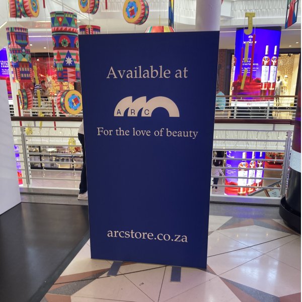 Portable fabric display stand with Tenstyle® aluminium frame and silicone edge fabric graphics.
