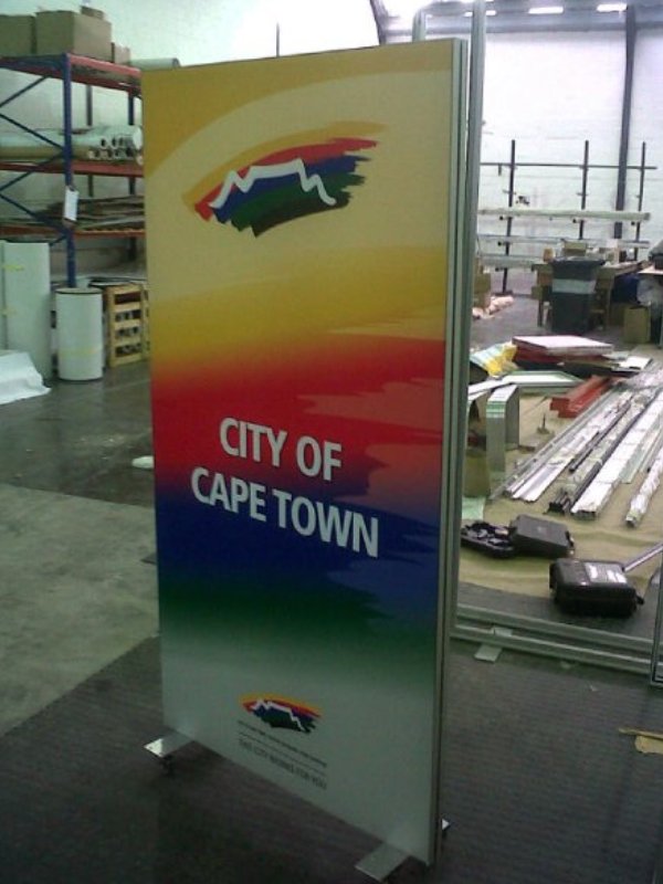 Portable fabric display stand with Tenstyle® aluminium frame and silicone edge fabric graphics.
