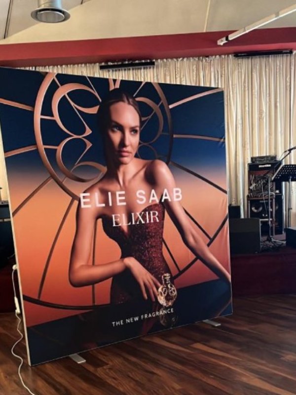 Fabric banner wall with premium SEG graphics and Tenstyle® aluminium frame.
