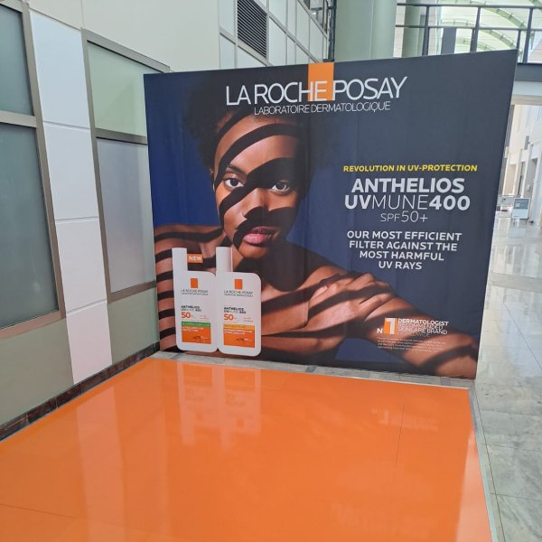 Fabric banner wall with premium SEG graphics and Tenstyle® aluminium frame.
