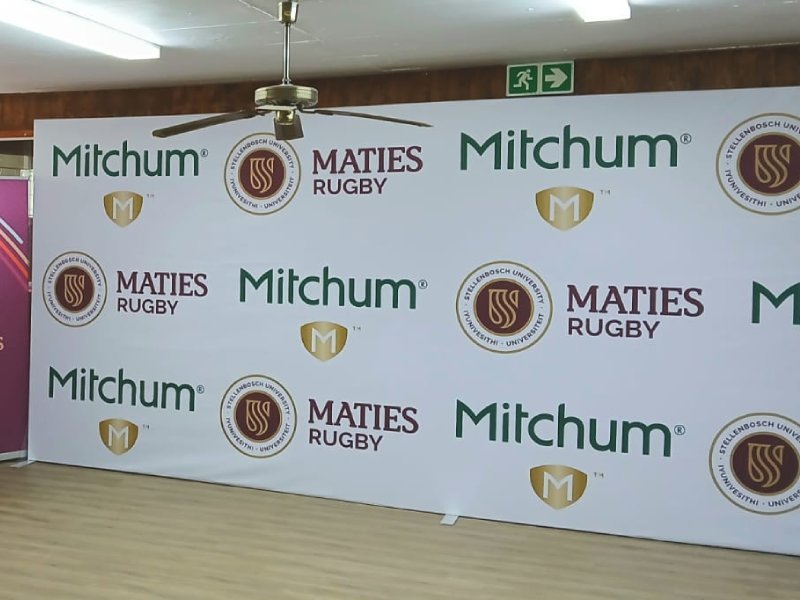Fabric banner wall with premium SEG graphics and Tenstyle® aluminium frame.

