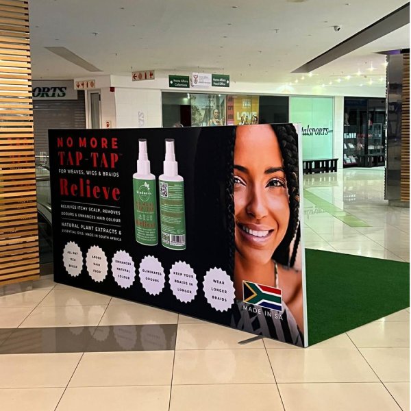 Fabric banner wall with premium SEG graphics and Tenstyle® aluminium frame.
