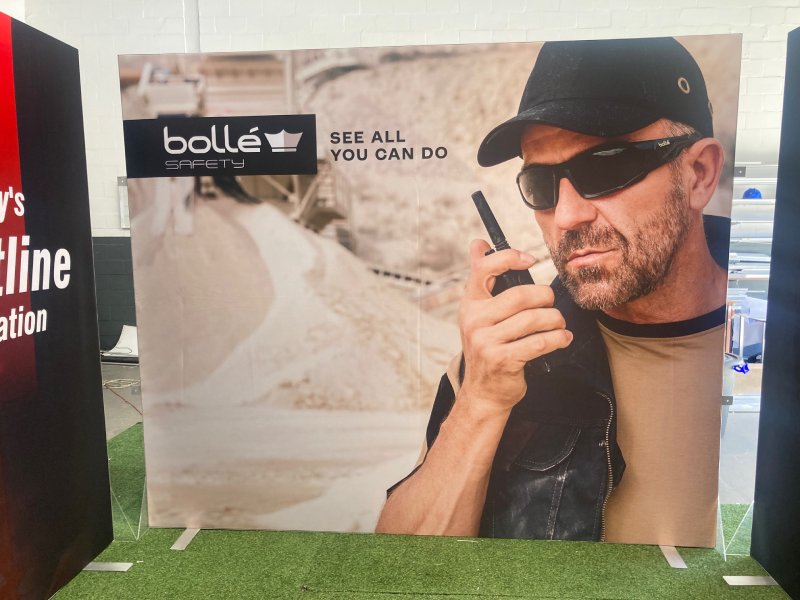 Fabric banner wall with premium SEG graphics and Tenstyle® aluminium frame.
